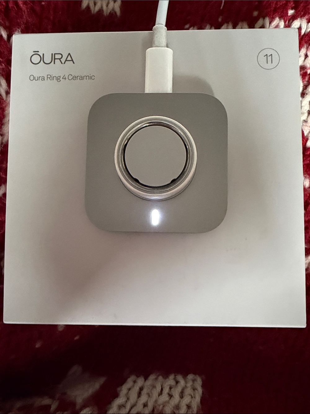 Oura White Ceramic Ring (white, silver) - Picture 2 of 5